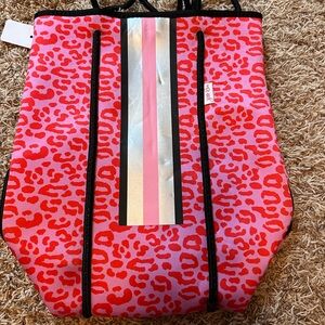 Jesse Lee FEELING SASSY NEOPRENE Convertible TOTE BAG/ Back pack- NWT